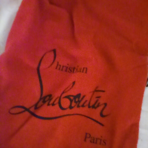 Christian Louboutin - Picture 7 of 8